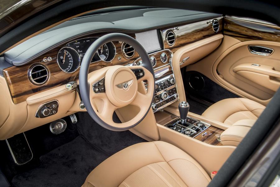 Интерьер Bentley Mulsanne 2016 года  (фото 7 из 33)